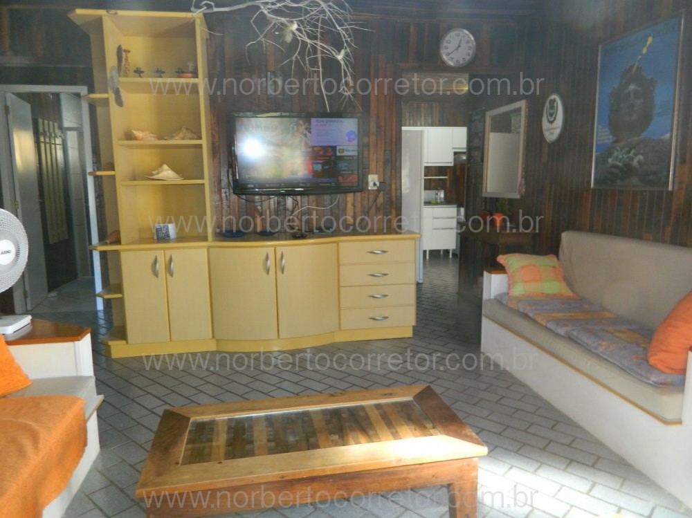 CASA PARA EXCURSO COM PISCINA PARA  60 PESSOAS