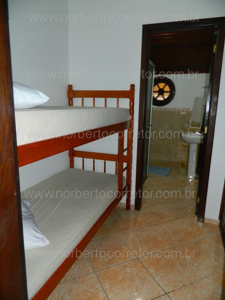 CASA PARA EXCURSO COM PISCINA PARA  60 PESSOAS