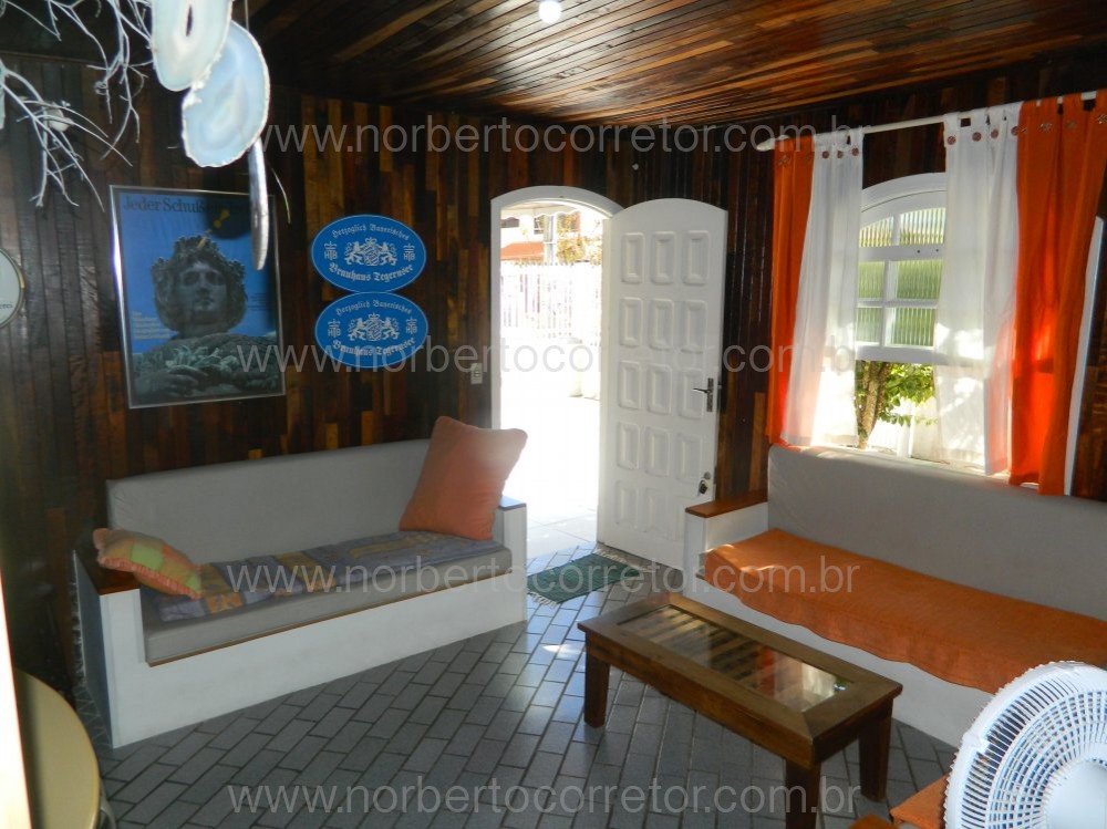 CASA PARA EXCURSO COM PISCINA PARA  60 PESSOAS