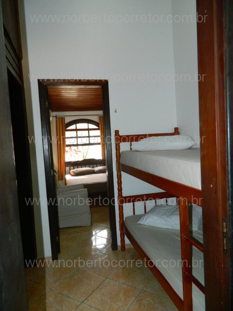 CASA PARA EXCURSO COM PISCINA PARA  60 PESSOAS