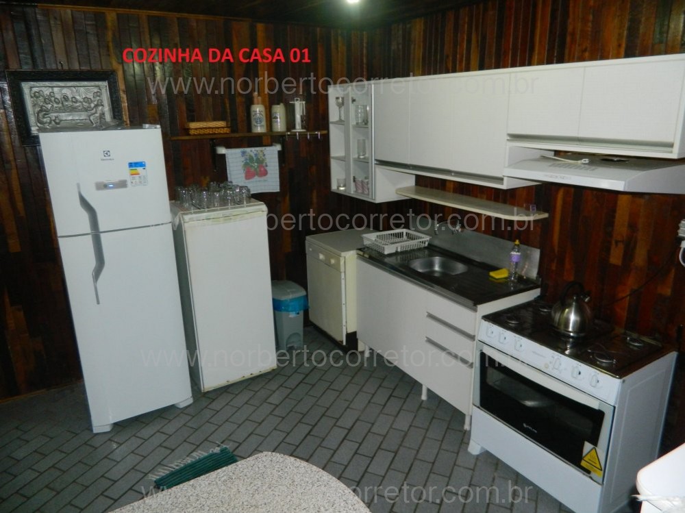 CASA PARA EXCURSO COM PISCINA PARA  60 PESSOAS