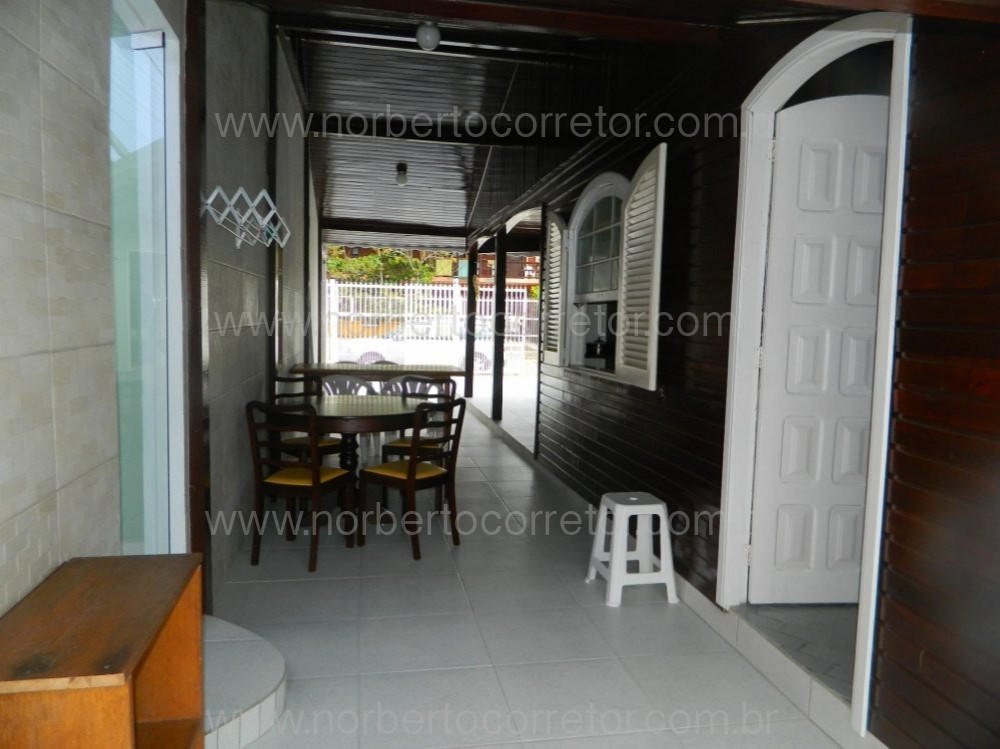 CASA PARA EXCURSO COM PISCINA PARA  60 PESSOAS