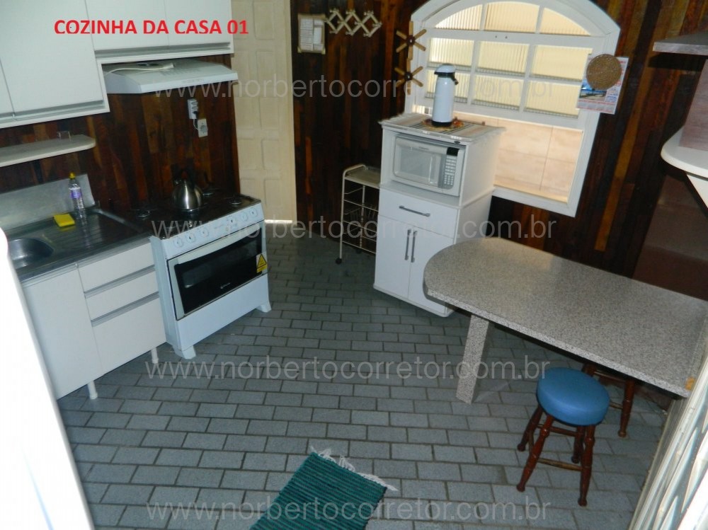 CASA PARA EXCURSO COM PISCINA PARA  60 PESSOAS