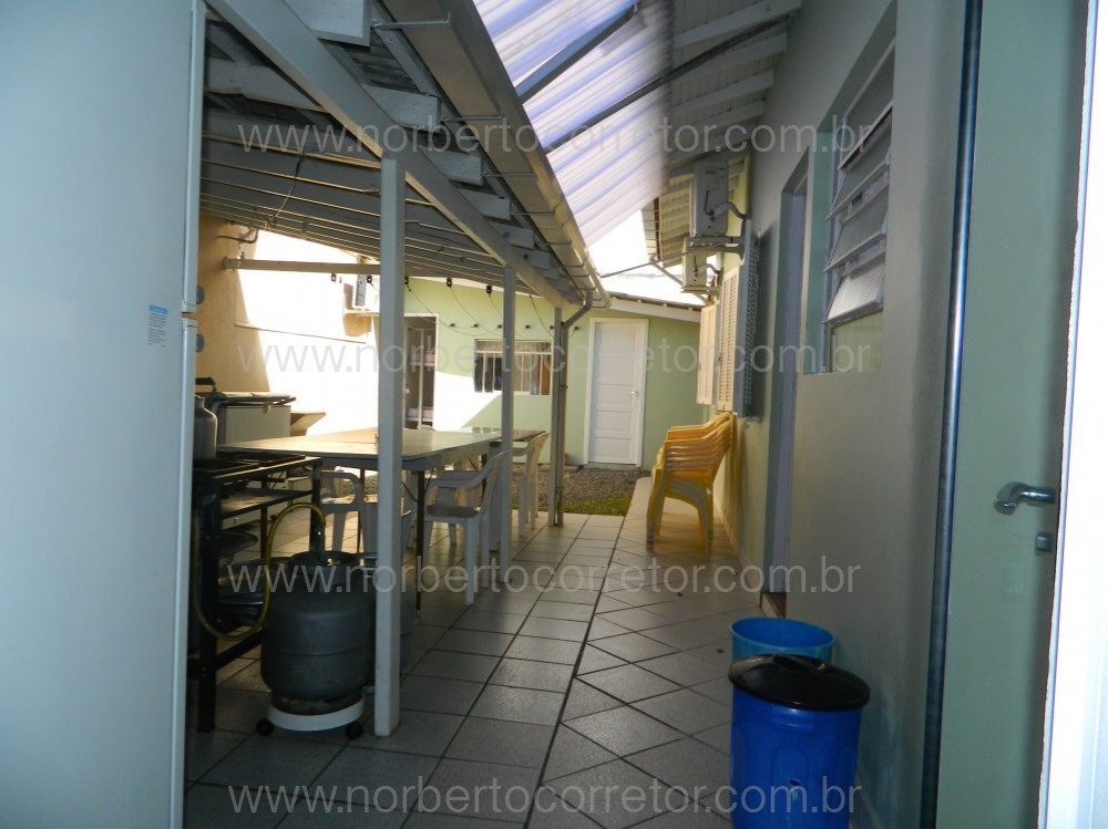 CASA PARA EXCURSO COM PISCINA PARA  60 PESSOAS