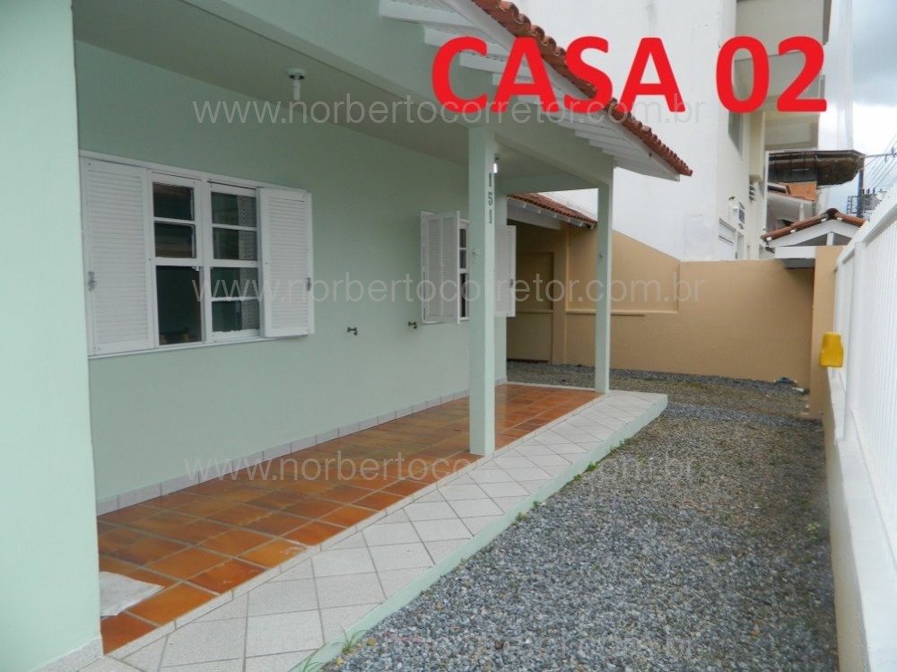CASA PARA EXCURSO COM PISCINA PARA  60 PESSOAS