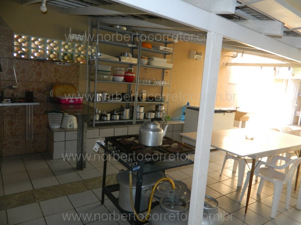 CASA PARA EXCURSO COM PISCINA PARA  60 PESSOAS