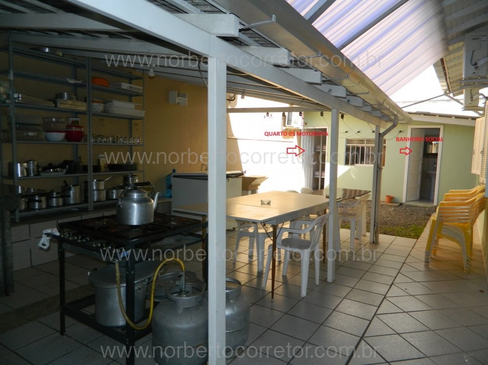 CASA PARA EXCURSO COM PISCINA PARA  60 PESSOAS