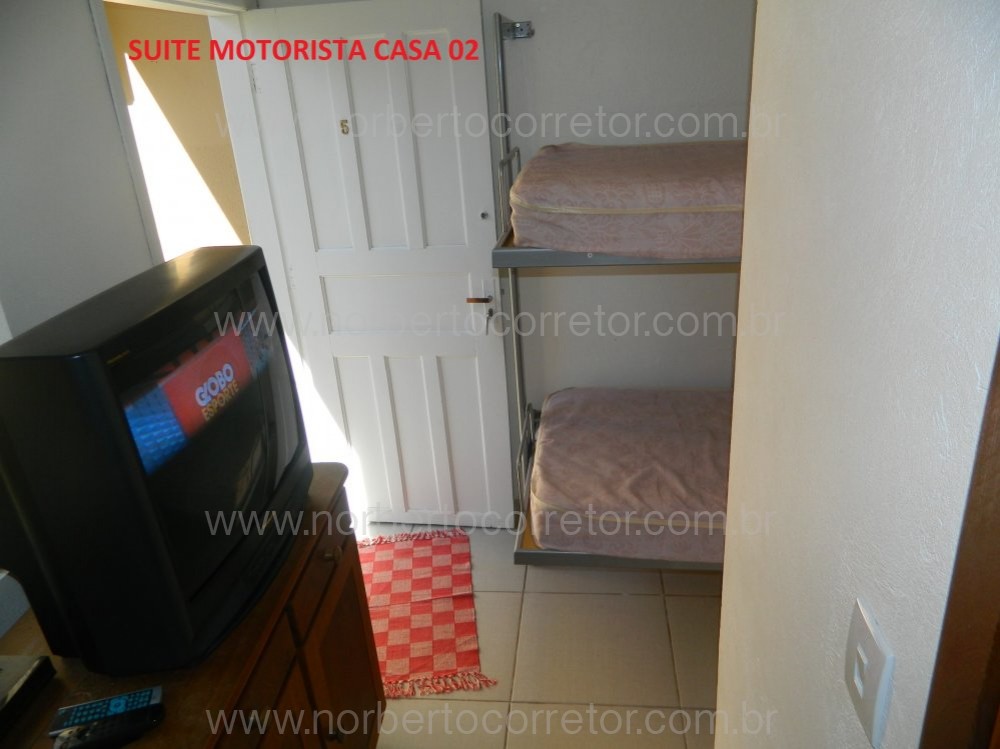 CASA PARA EXCURSO COM PISCINA PARA  60 PESSOAS