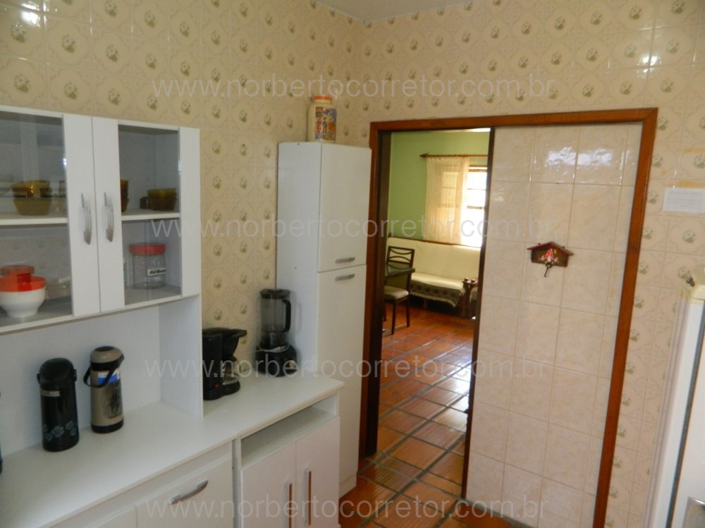 CASA PARA EXCURSO COM PISCINA PARA  60 PESSOAS