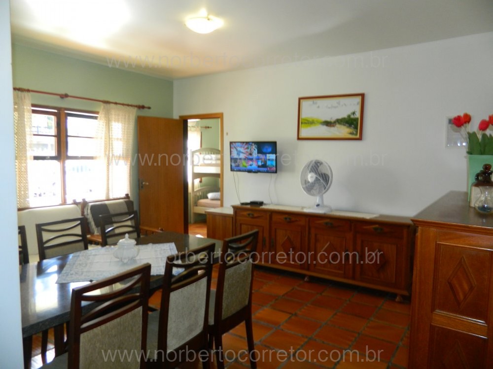 CASA PARA EXCURSO COM PISCINA PARA  60 PESSOAS