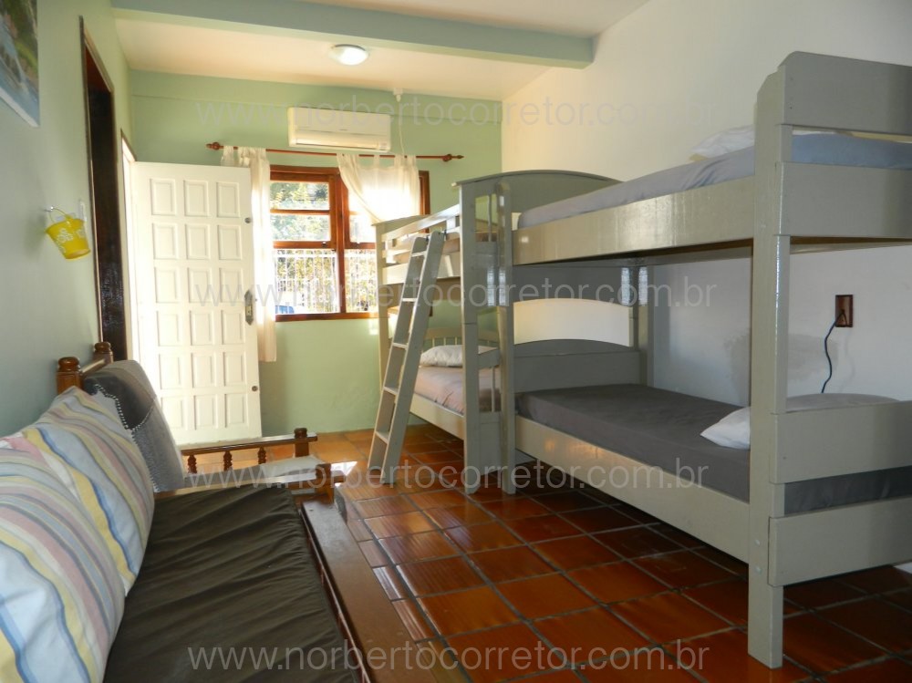 CASA PARA EXCURSO COM PISCINA PARA  60 PESSOAS