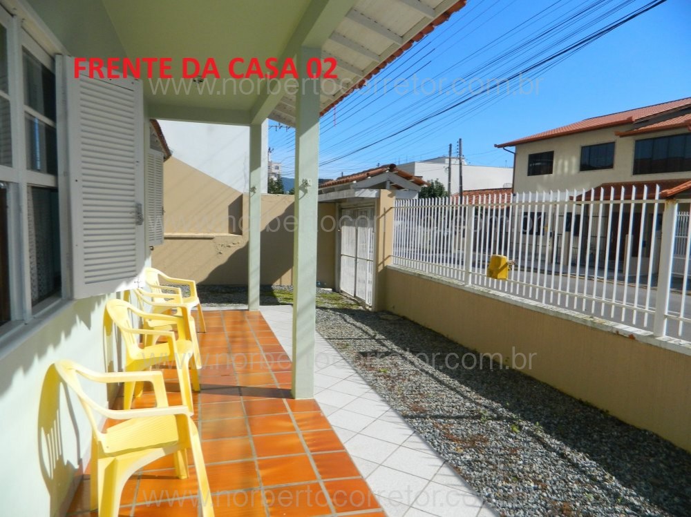 CASA PARA EXCURSO COM PISCINA PARA  60 PESSOAS