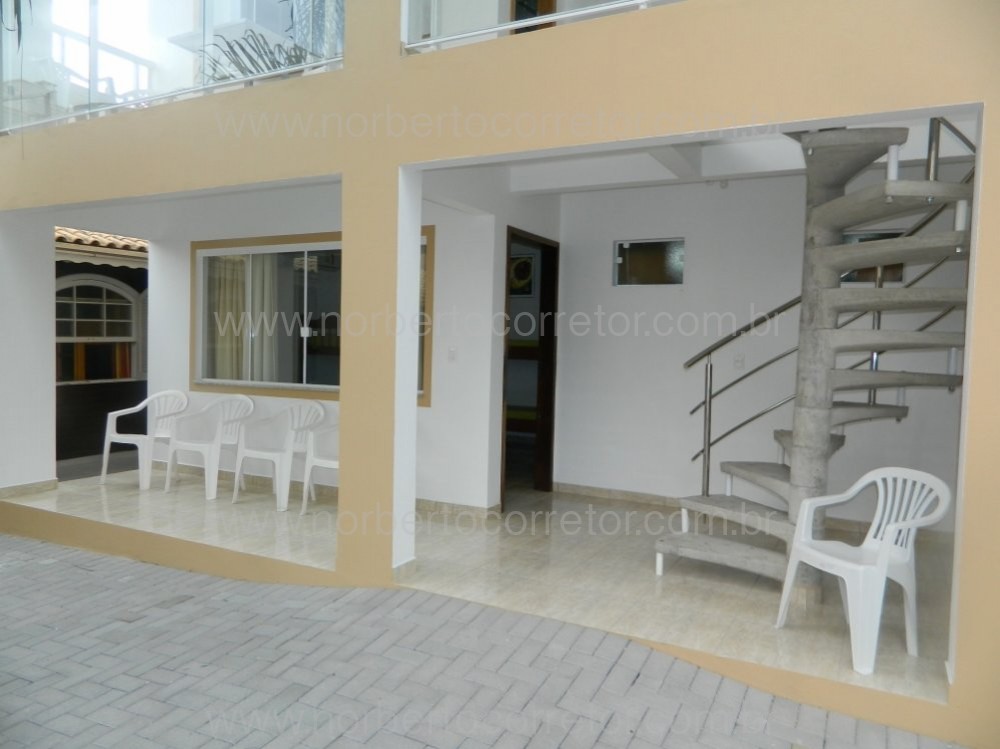 CASA PARA EXCURSO COM PISCINA PARA  60 PESSOAS