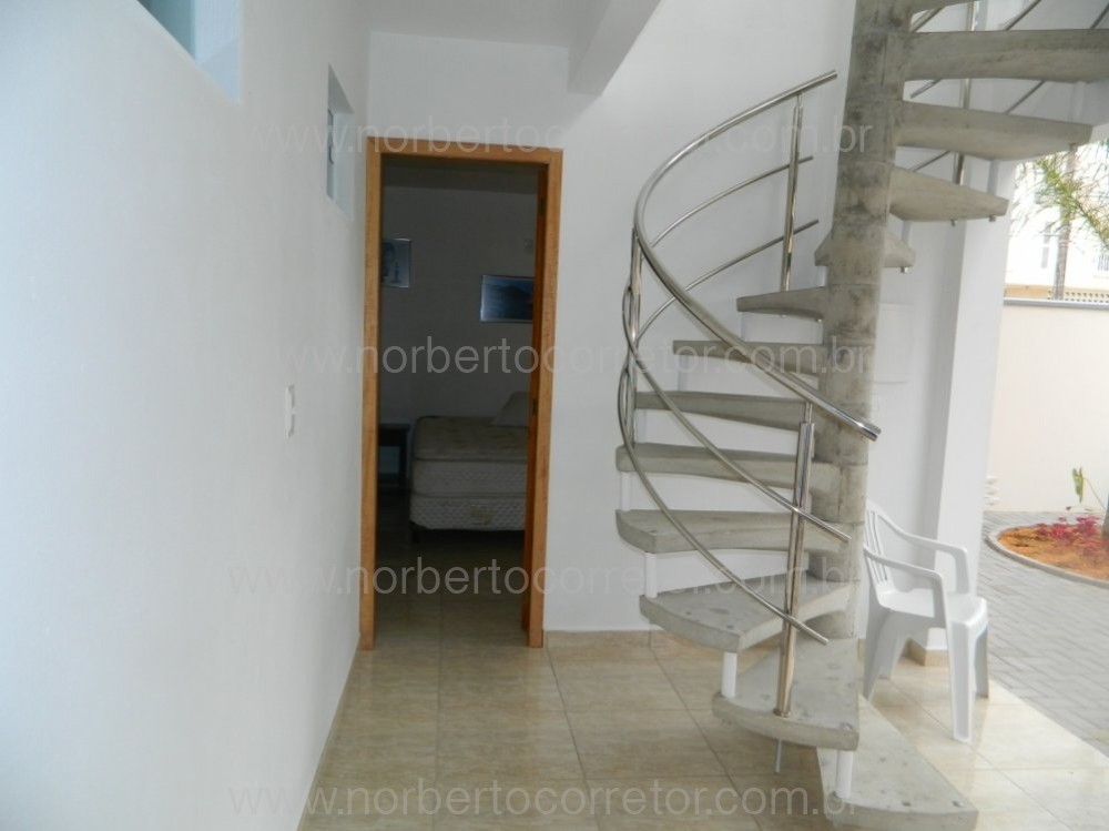 CASA PARA EXCURSO COM PISCINA PARA  60 PESSOAS