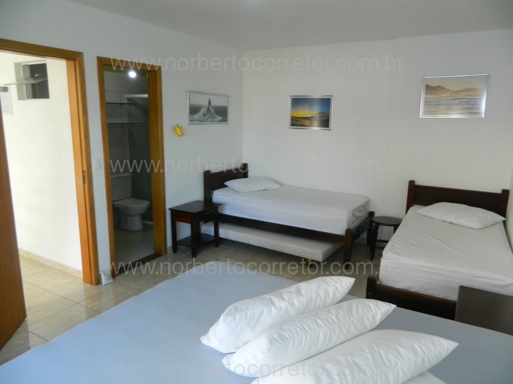 CASA PARA EXCURSO COM PISCINA PARA  60 PESSOAS