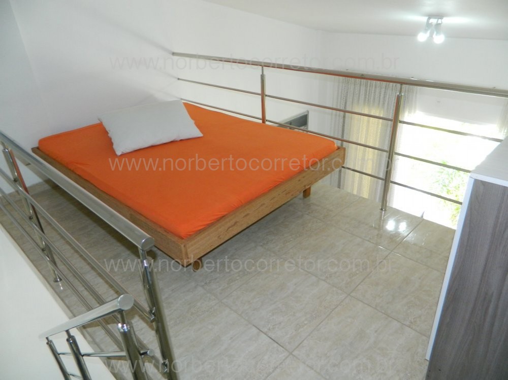 CASA PARA EXCURSO COM PISCINA PARA  60 PESSOAS