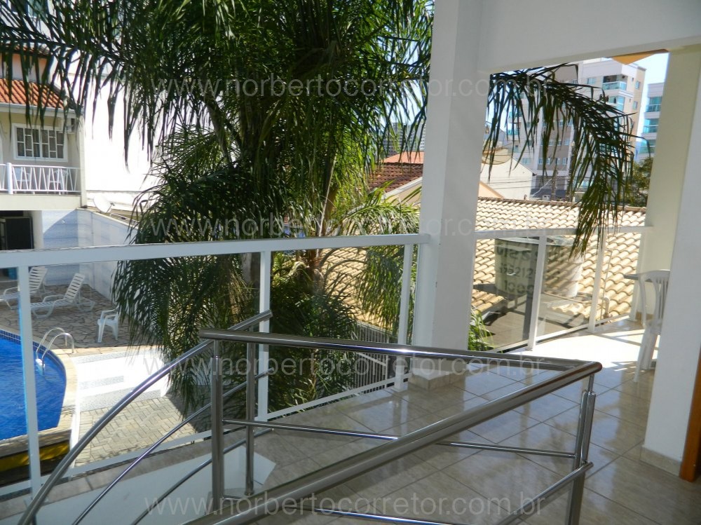 CASA PARA EXCURSO COM PISCINA PARA  60 PESSOAS