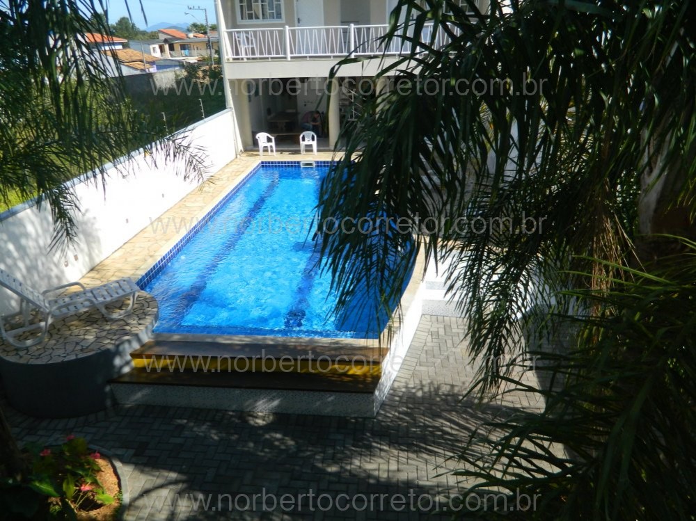 CASA PARA EXCURSO COM PISCINA PARA  60 PESSOAS