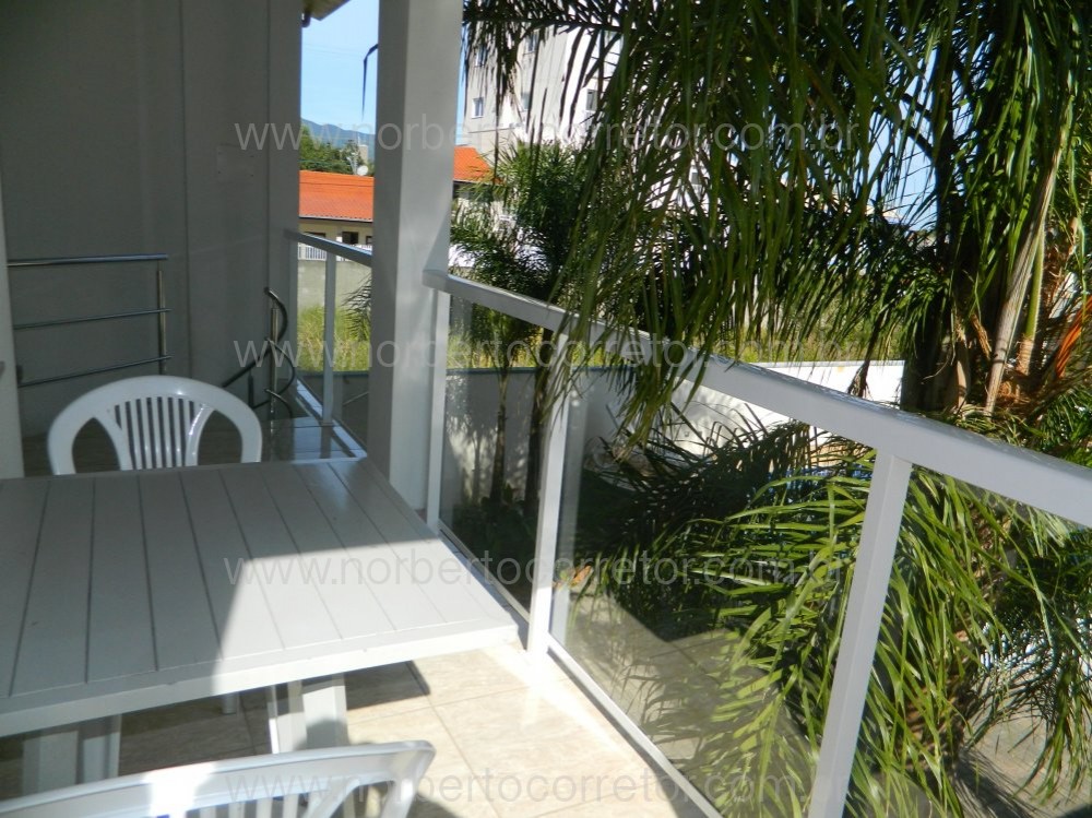 CASA PARA EXCURSO COM PISCINA PARA  60 PESSOAS