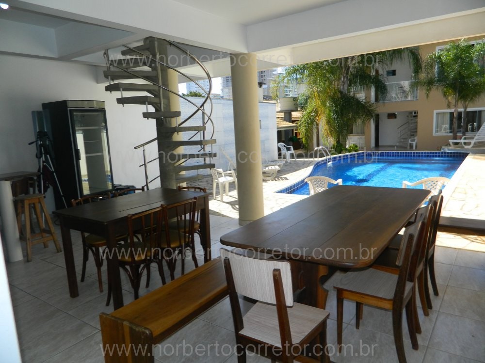 CASA PARA EXCURSO COM PISCINA PARA  60 PESSOAS