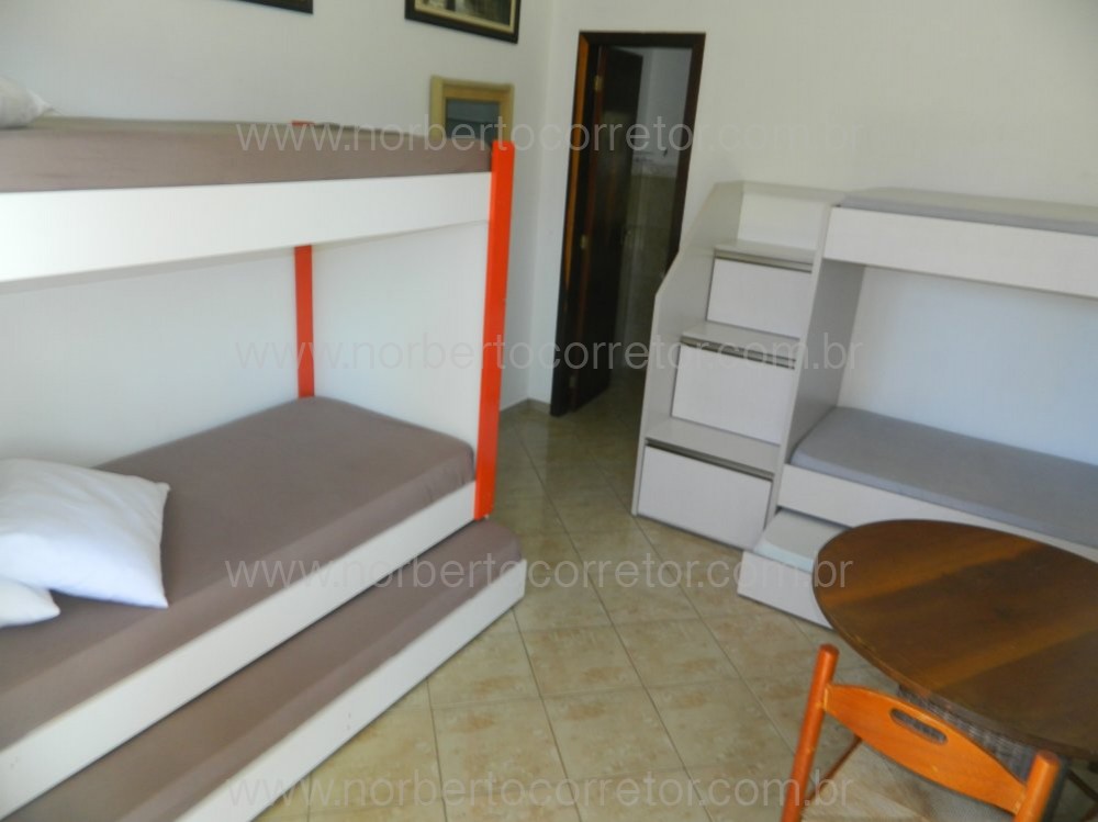 CASA PARA EXCURSO COM PISCINA PARA  60 PESSOAS