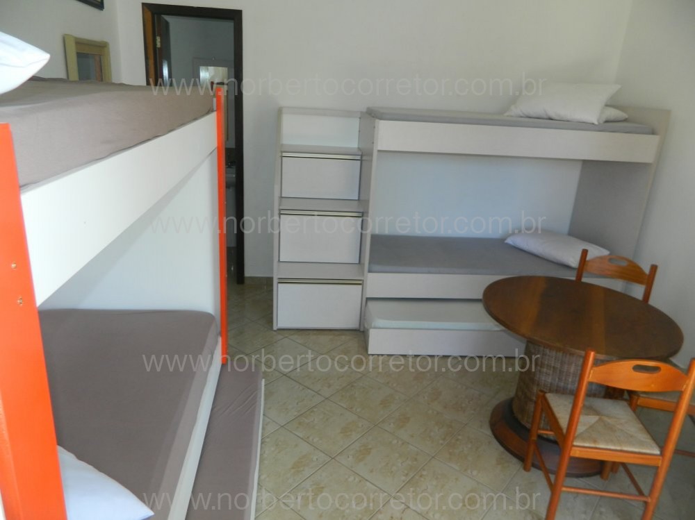 CASA PARA EXCURSO COM PISCINA PARA  60 PESSOAS