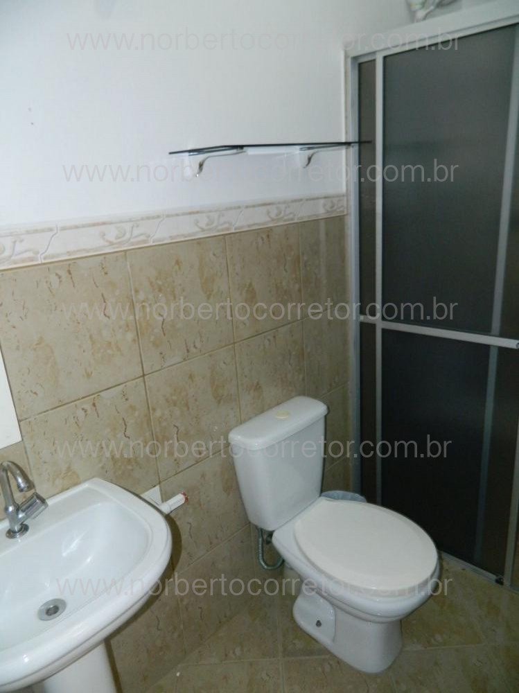 CASA PARA EXCURSO COM PISCINA PARA  60 PESSOAS