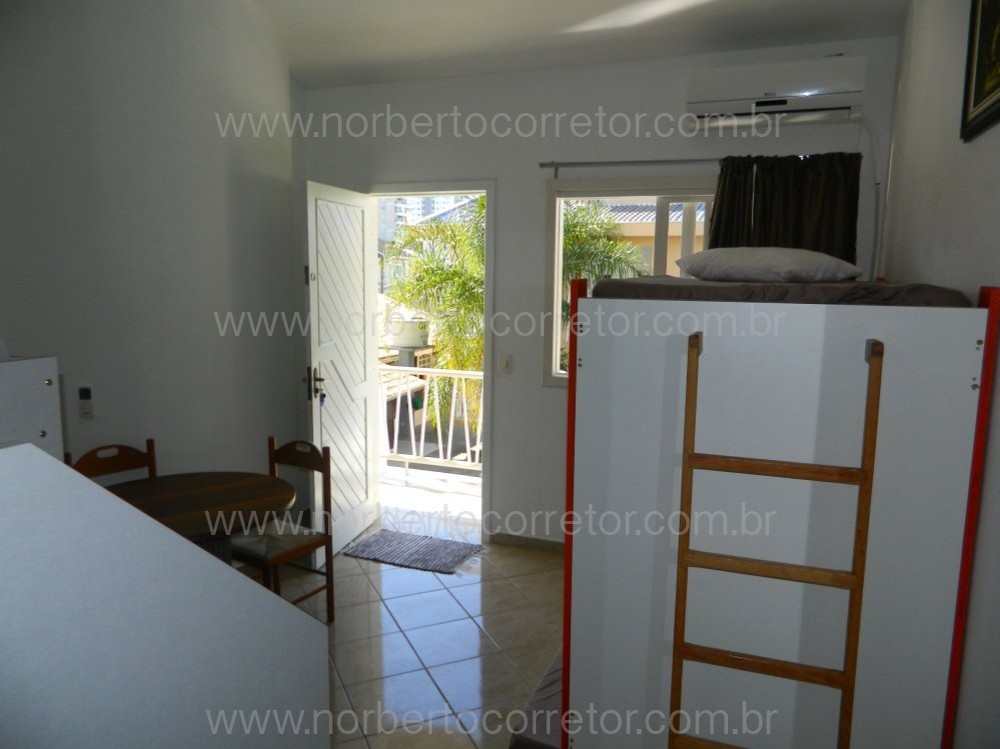 CASA PARA EXCURSO COM PISCINA PARA  60 PESSOAS