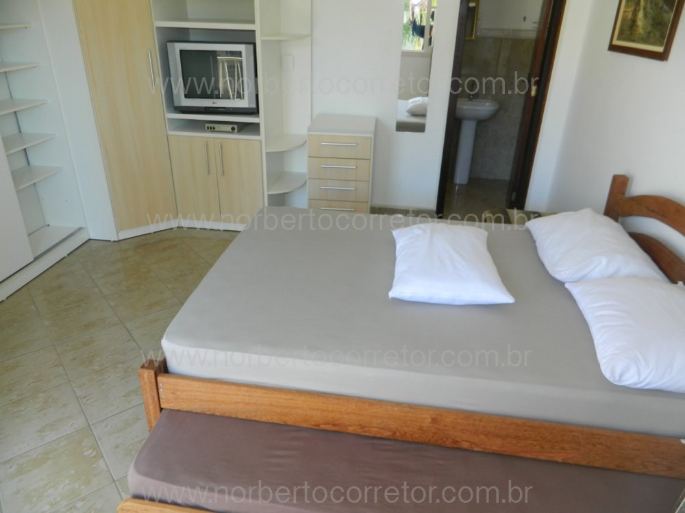 CASA PARA EXCURSO COM PISCINA PARA  60 PESSOAS