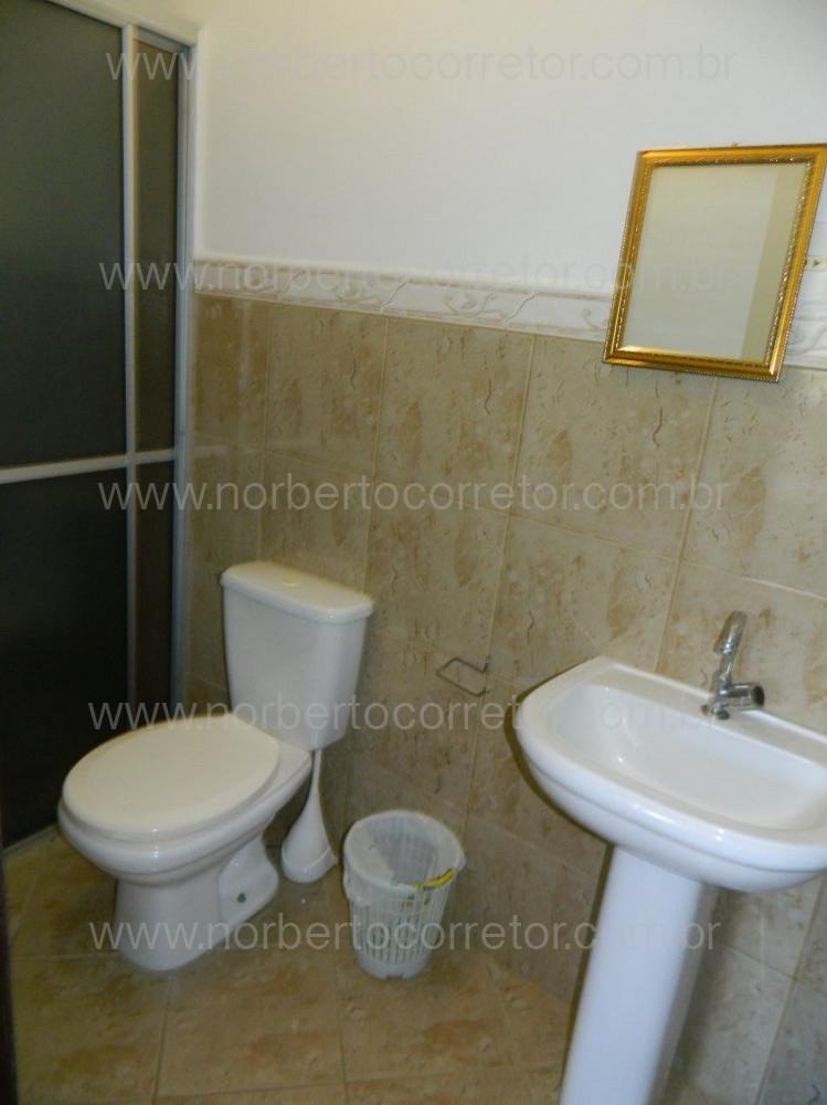 CASA PARA EXCURSO COM PISCINA PARA  60 PESSOAS