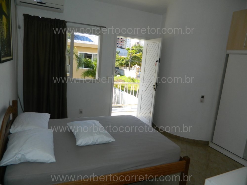 CASA PARA EXCURSO COM PISCINA PARA  60 PESSOAS