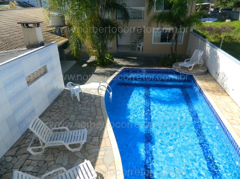 CASA PARA EXCURSO COM PISCINA PARA  60 PESSOAS