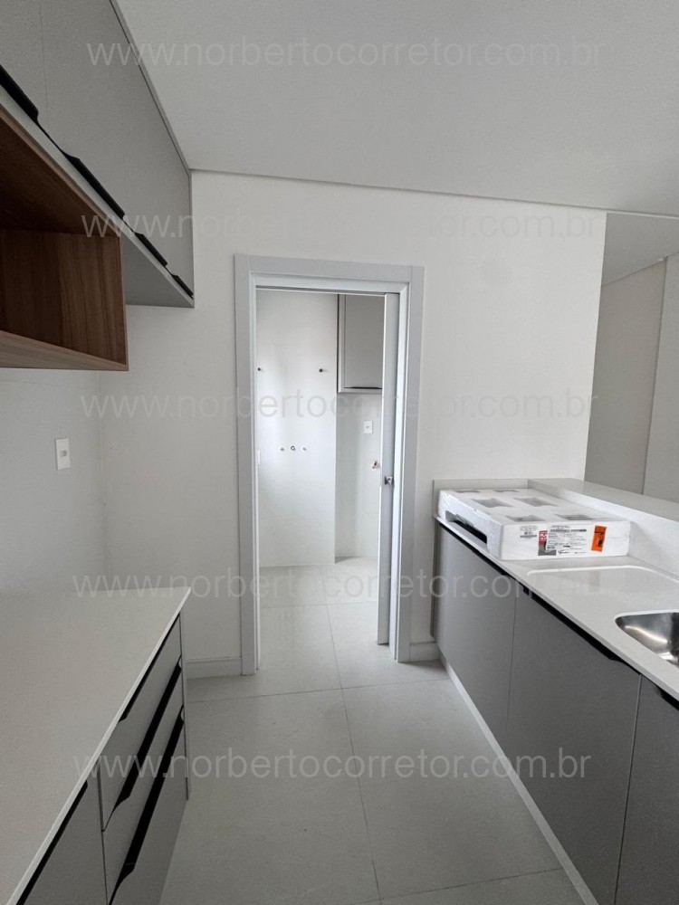 Apartamento 3 su�tes, Meia Praia, Itapema SC