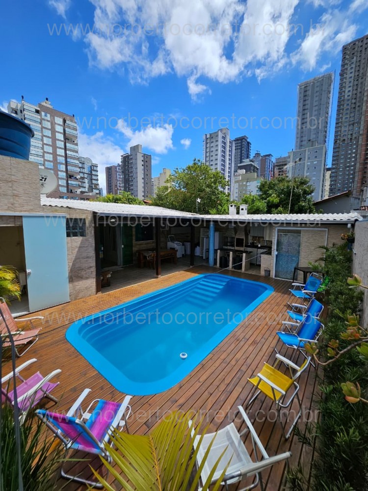 CASA COM PISCINA TEMPORADA MEIA PRAIA 