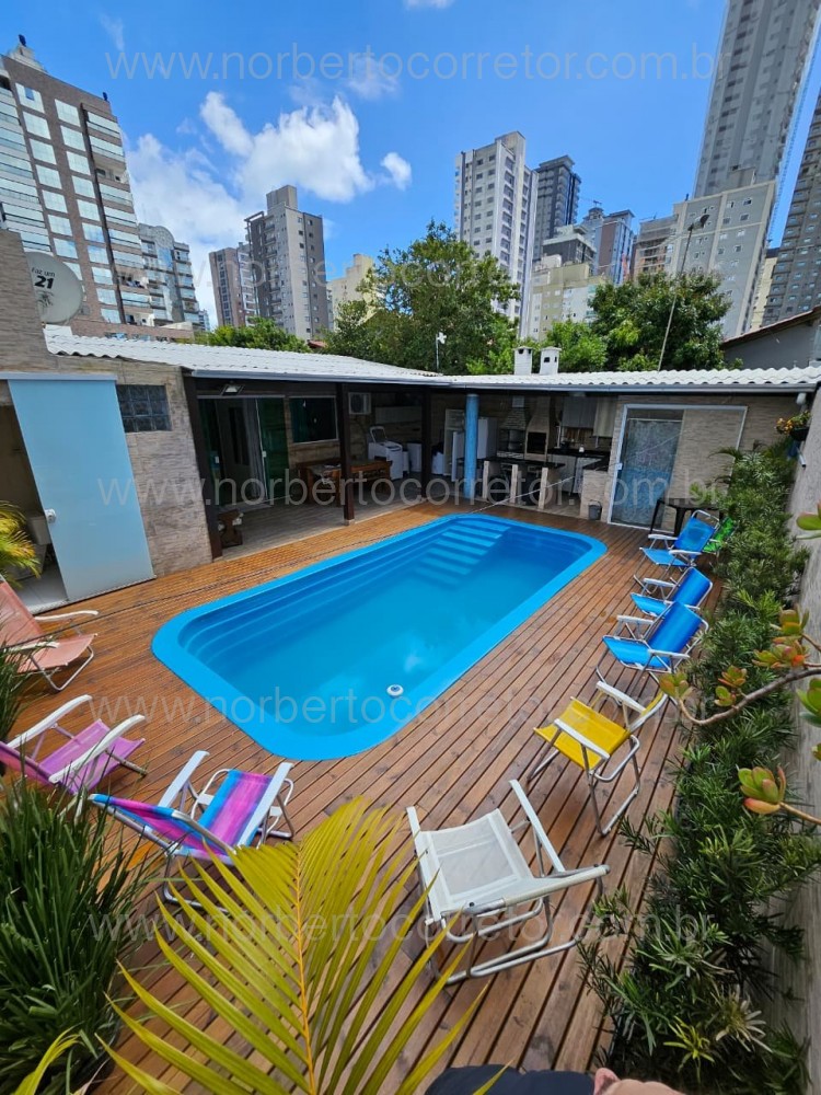 CASA COM PISCINA TEMPORADA MEIA PRAIA 