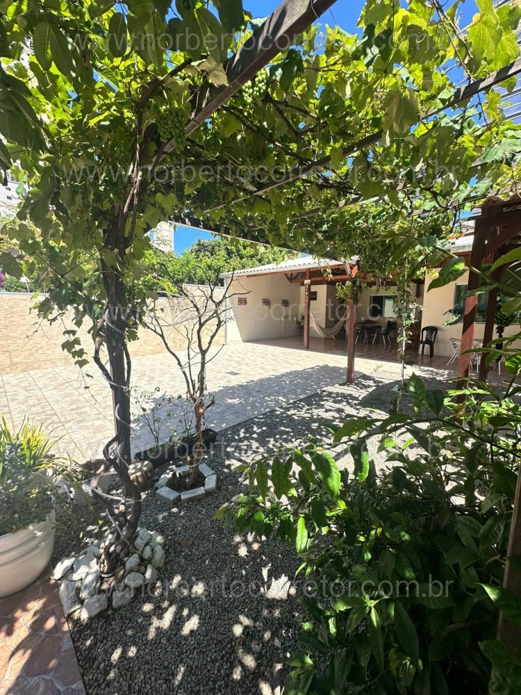 CASA COM PISCINA  03  SUITE TEMPORADA MEIA PRAIA 