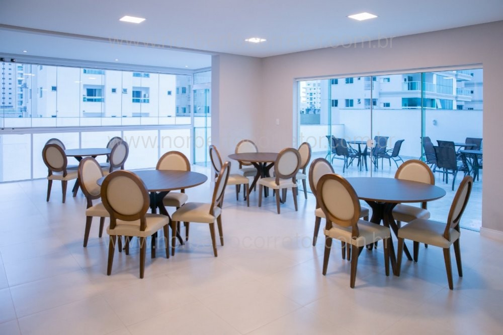 APARTAMENTO A VENDA EM MEIA PRAIA  04 SUTES 