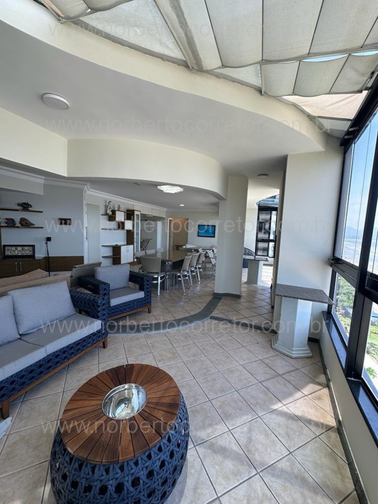 COBERTURA FRENTE MAR MEIA PRAIA