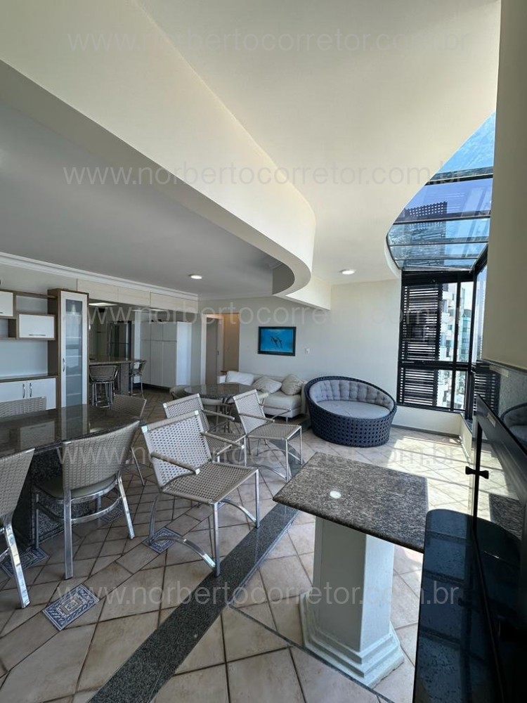 COBERTURA FRENTE MAR MEIA PRAIA