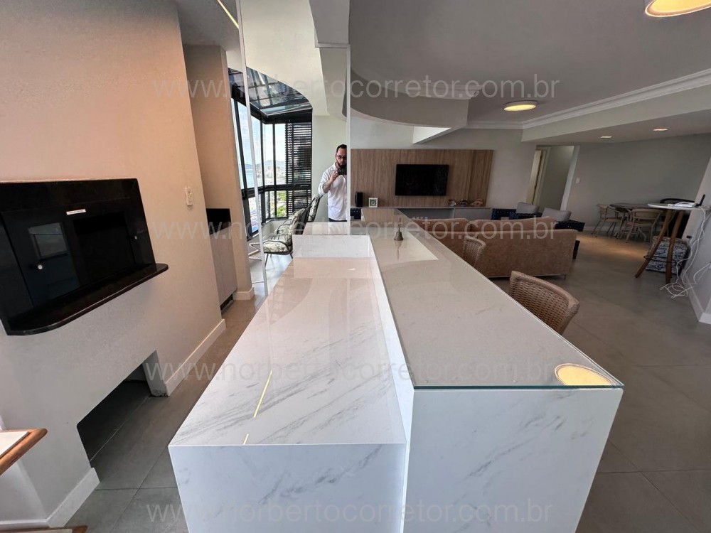 COBERTURA FRENTE MAR MEIA PRAIA