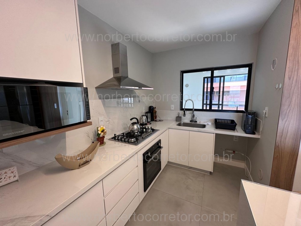 COBERTURA FRENTE MAR MEIA PRAIA