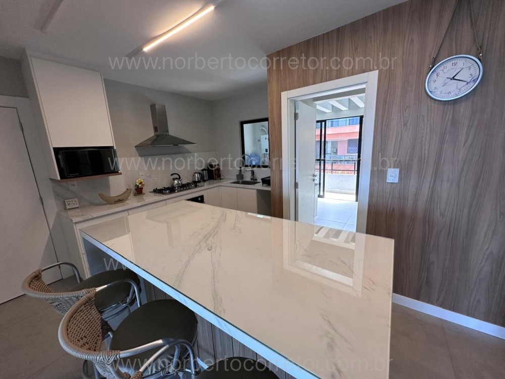 COBERTURA FRENTE MAR MEIA PRAIA