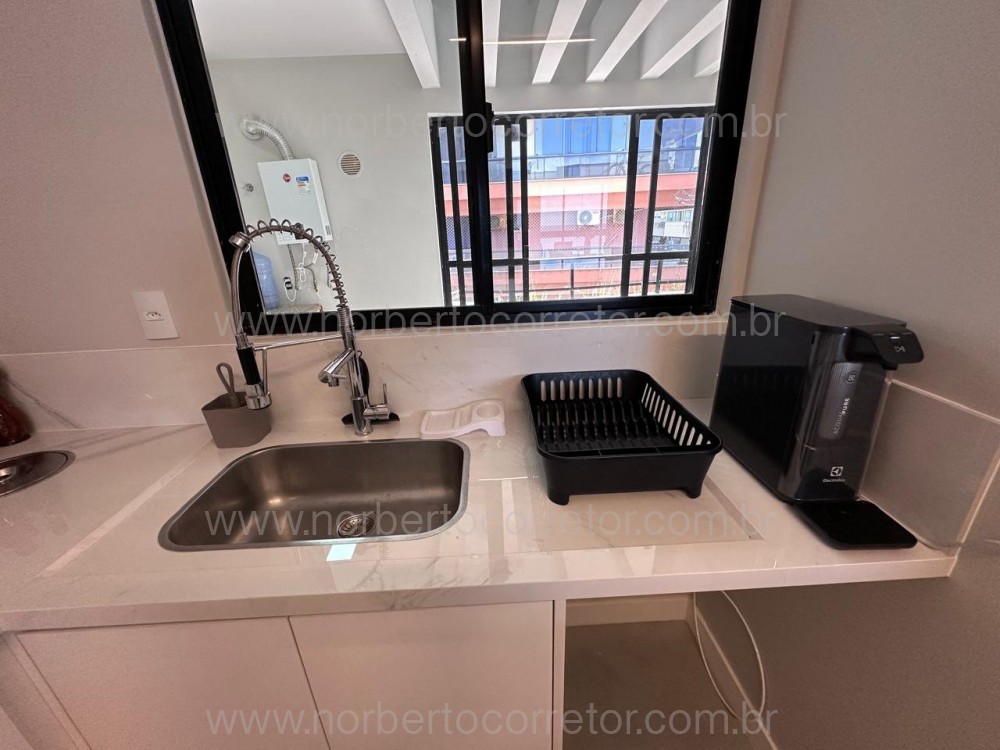 COBERTURA FRENTE MAR MEIA PRAIA