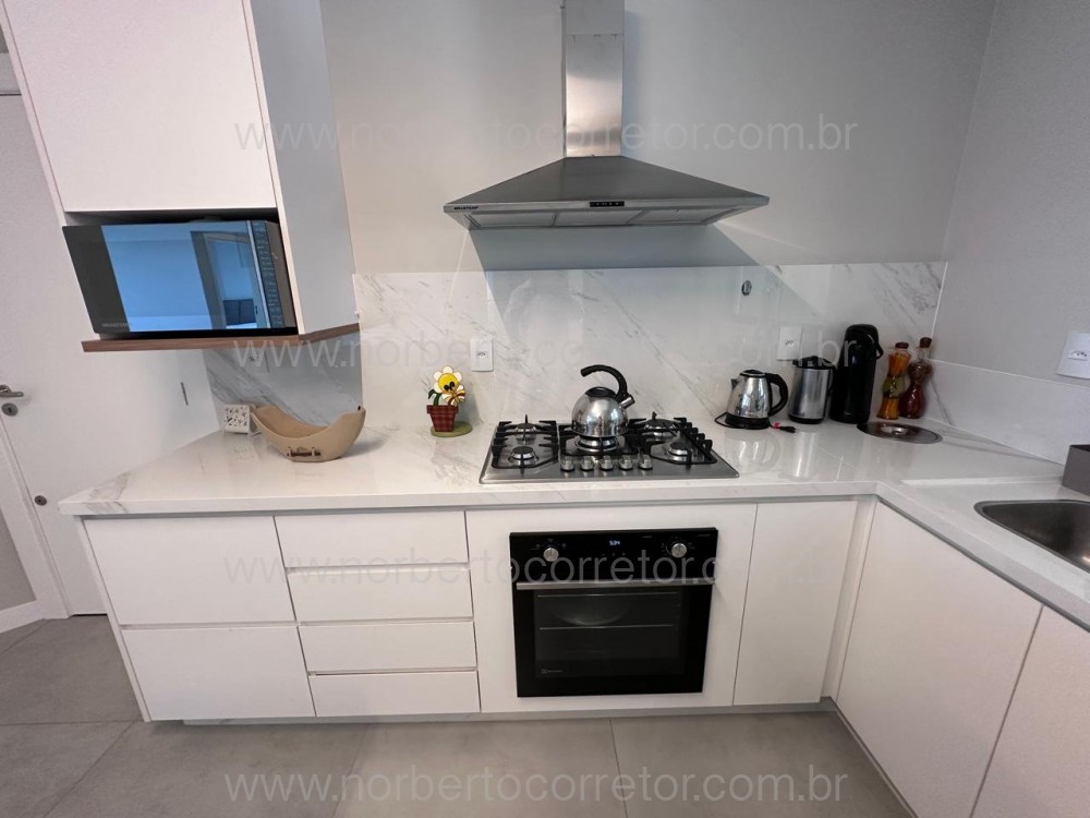 COBERTURA FRENTE MAR MEIA PRAIA