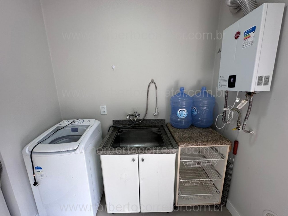 COBERTURA FRENTE MAR MEIA PRAIA