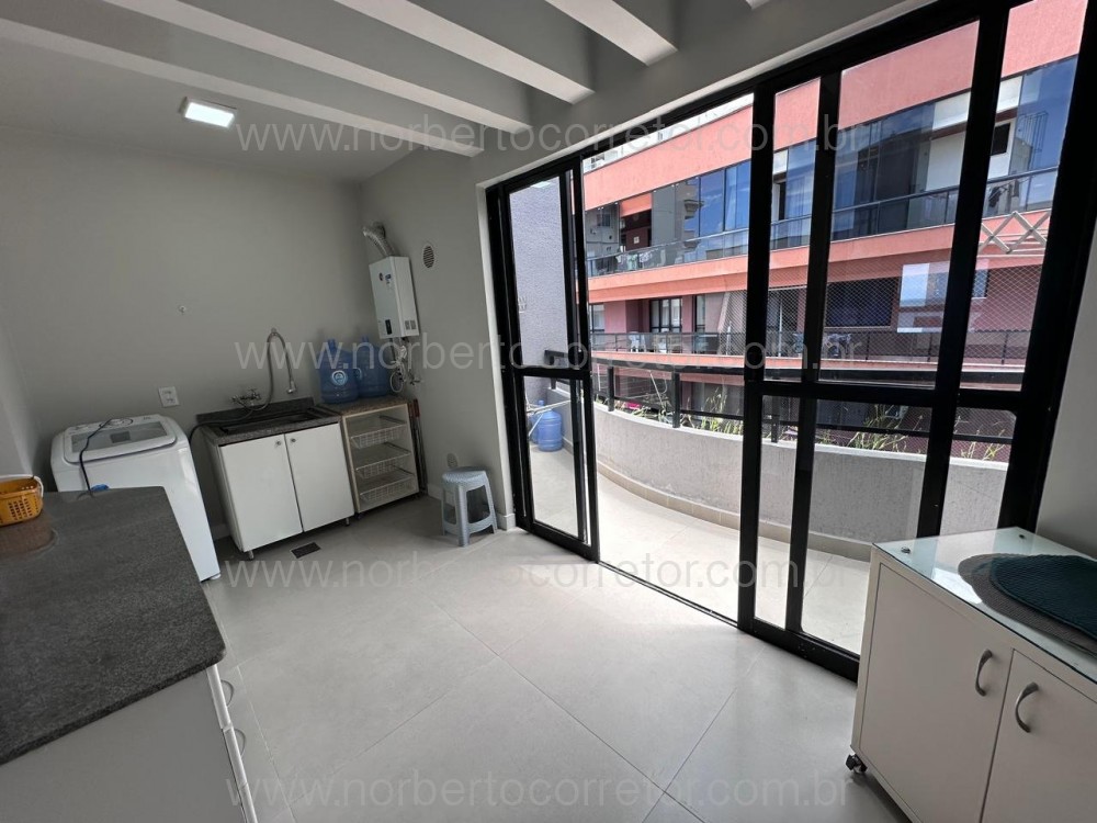 COBERTURA FRENTE MAR MEIA PRAIA