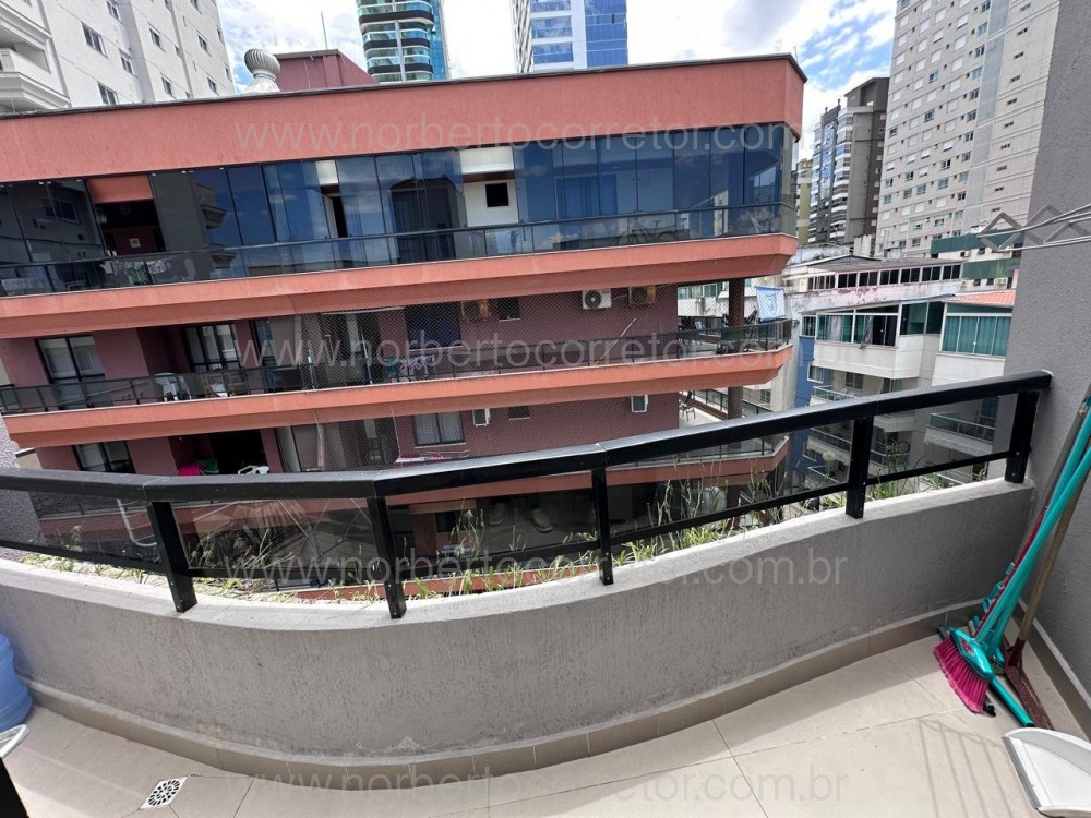 COBERTURA FRENTE MAR MEIA PRAIA