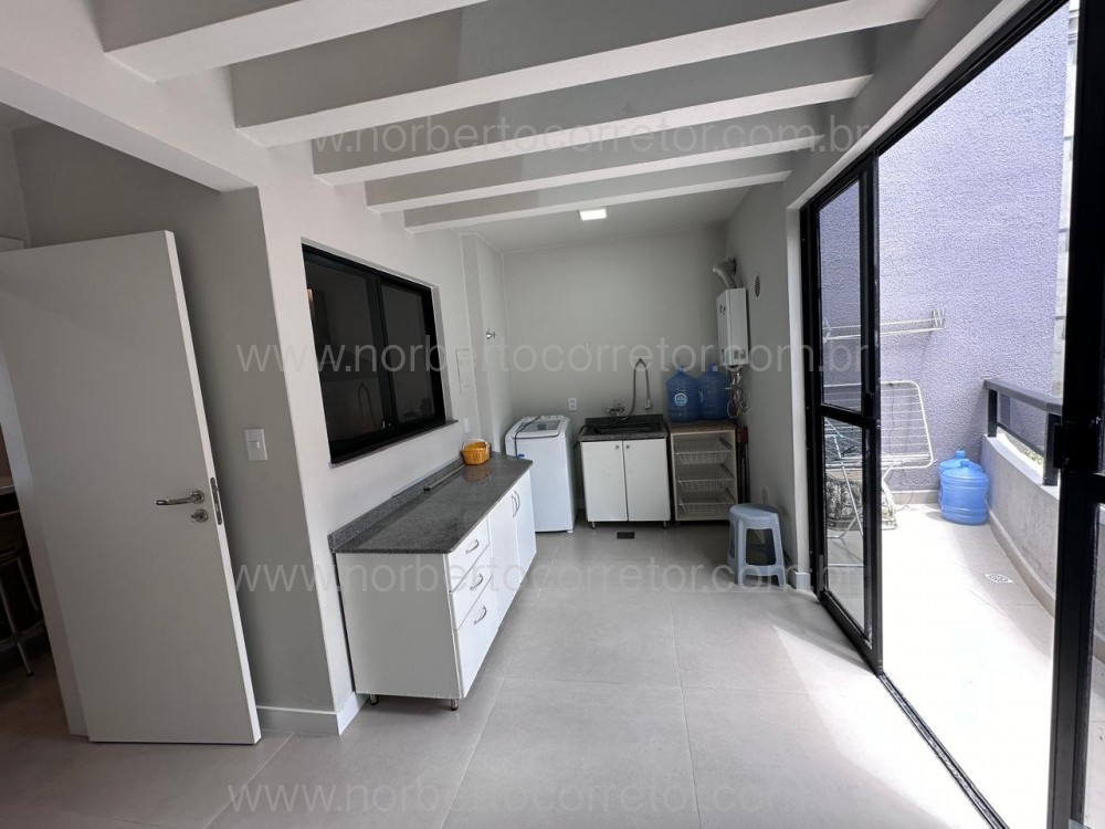 COBERTURA FRENTE MAR MEIA PRAIA