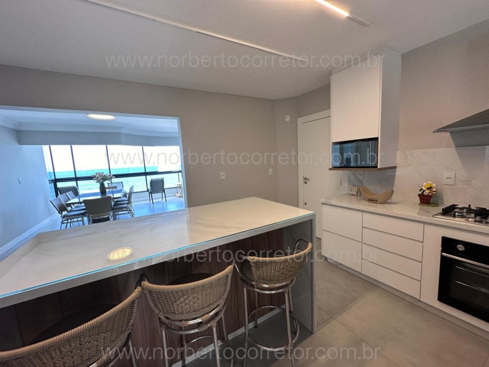 COBERTURA FRENTE MAR MEIA PRAIA