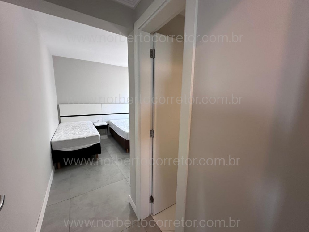 COBERTURA FRENTE MAR MEIA PRAIA